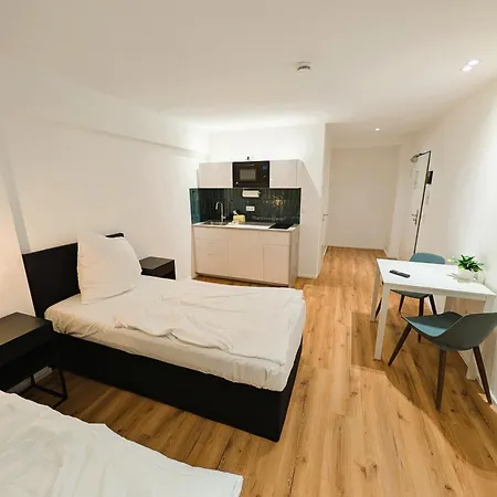 アパートホテル Montelio Living 3*